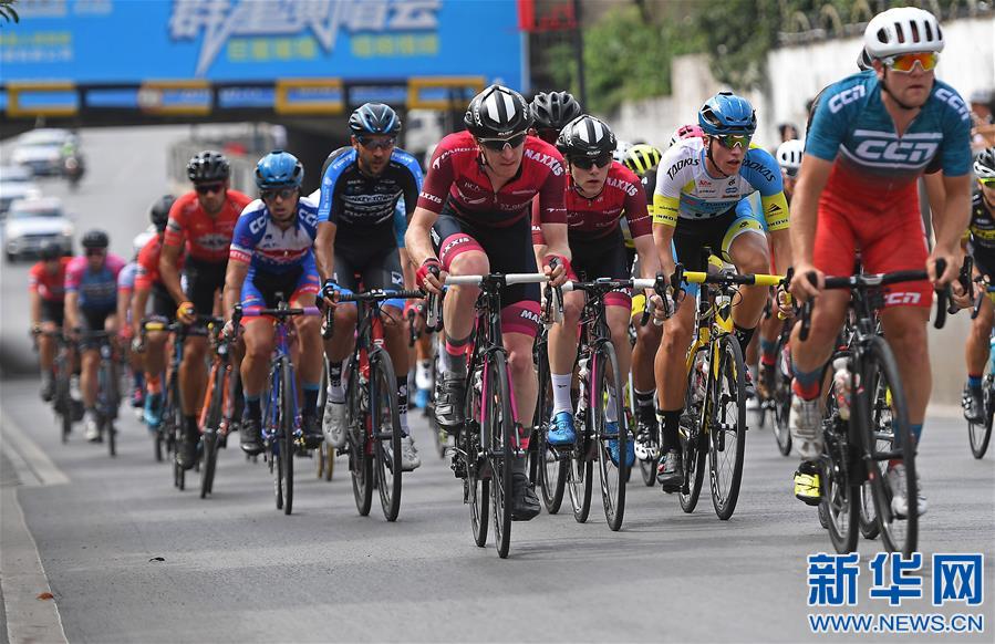 （体育）（1）自行车——第九届环鄱阳湖国际自行车赛开赛