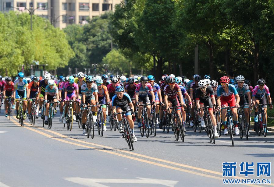 （体育）（1）自行车——第九届环鄱阳湖国际自行车大赛抚州梦湖站赛况