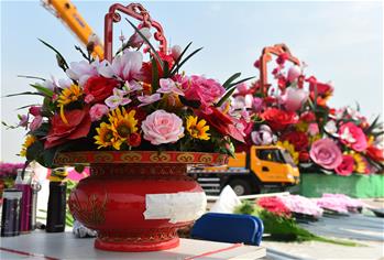 天安门广场“祝福祖国”巨型花篮现雏形