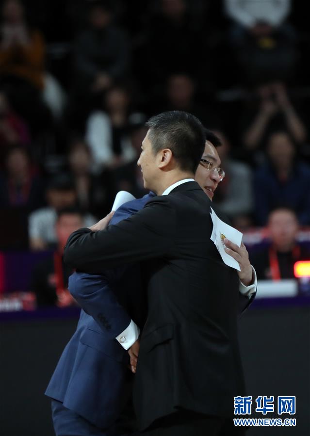 （体育）（3）篮球——辽宁男篮为杨鸣举行退役仪式