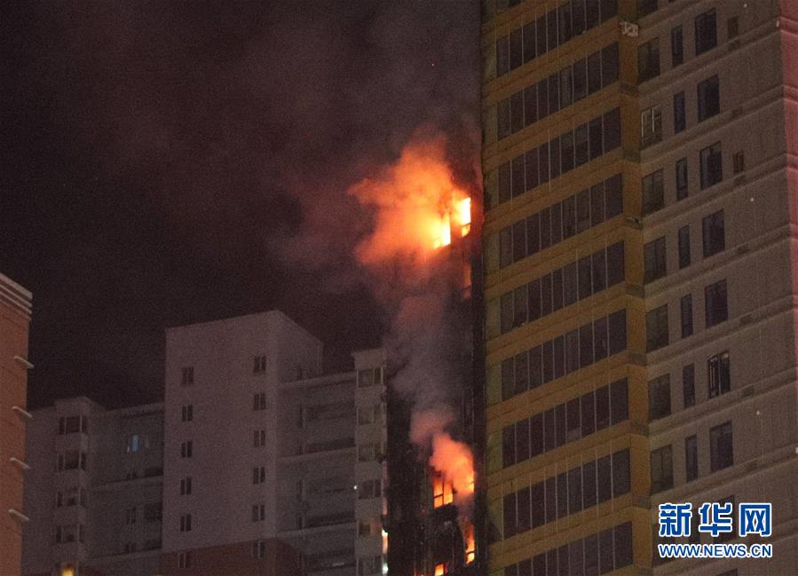 （突发事件）沈阳一高层居民楼突发大火 尚无人员伤亡报告