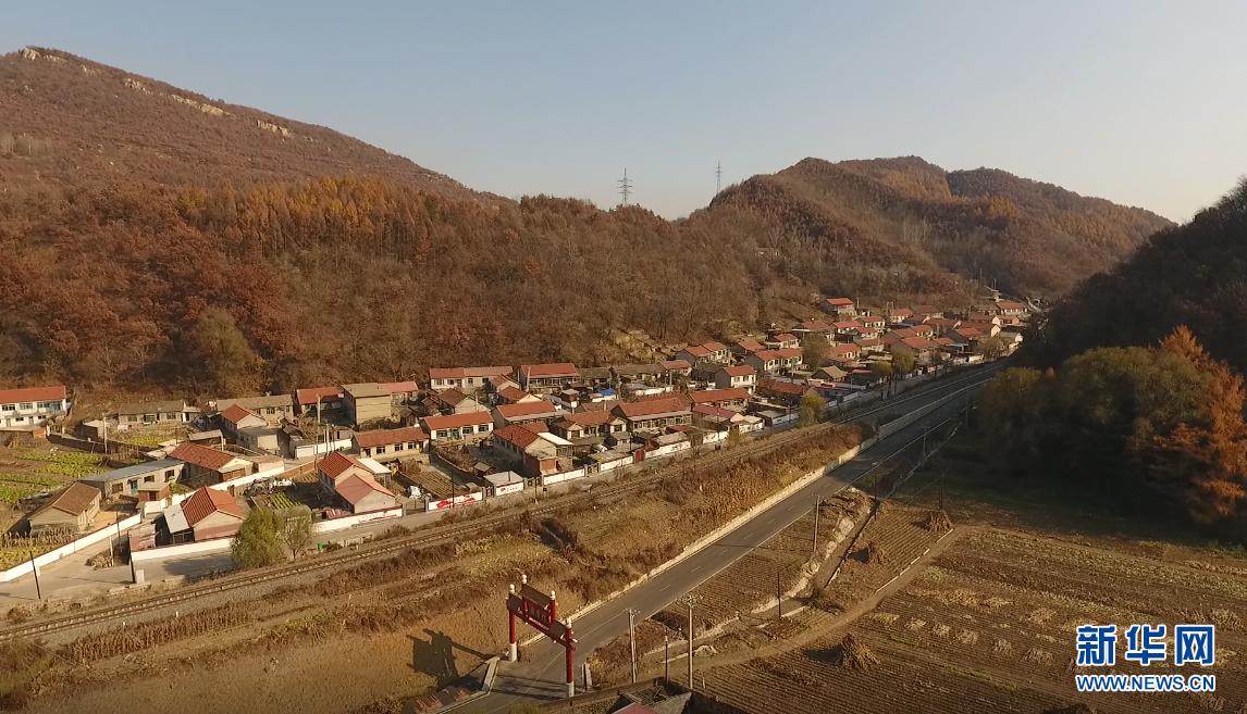 青石岭村位于本溪县城西北端,电影上映前,知道青石岭村的人很少