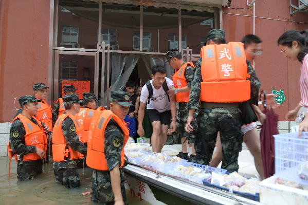 300余名村民被困,武警新余支队出动55名兵力携带救援器材赶往现地