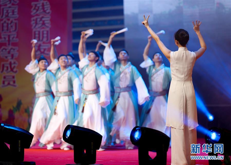 （文化）（4）中国残疾人艺术团公益慰问演出献艺宁夏西吉