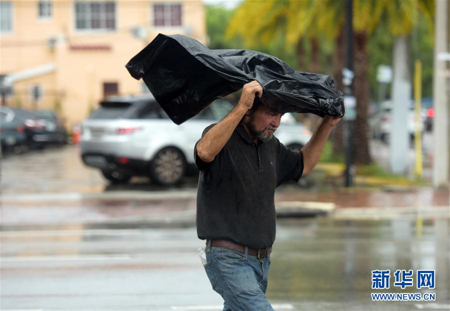 （国际）（3）佛罗里达州约有7.5万人在安置点内避飓风
