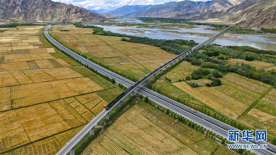 （社会）（3）高等级公路提升西藏交通运输能力