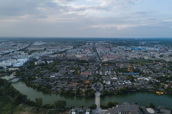 孔闯 摄   大暑将至,夏意正浓,位于京杭大运河畔的枣庄台儿庄古城