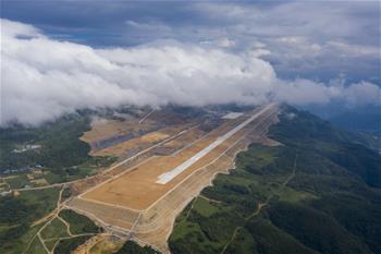 重慶仙女山機場正式開始校飛