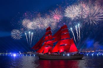 聖彼得堡慶祝“紅帆節”
