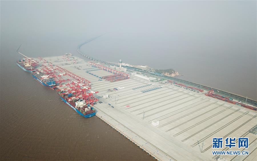 （经济）（2）上海洋山深水港四期自动化码头开港试生产