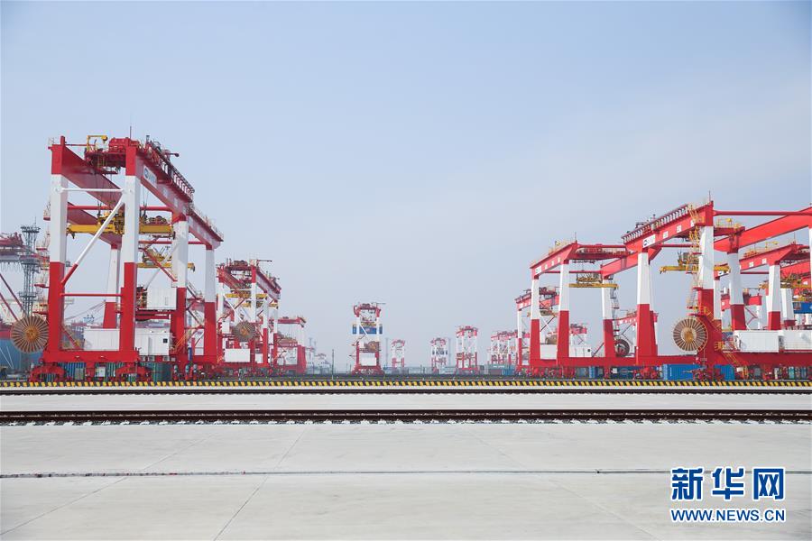 （经济）（6）上海洋山深水港四期自动化码头开港试生产