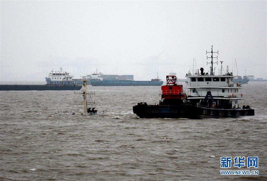 （突发事件）（1）上海吴淞口锚地一船沉没　3人获救10人仍在搜救