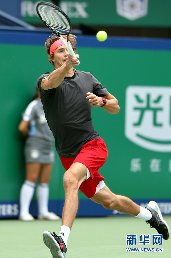 （体育）（4）网球——上海大师赛：兹维列夫晋级四强