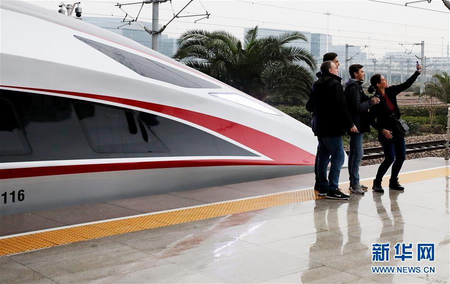 （社会）（6）17辆超长版时速350公里“复兴号”动车组亮相京沪高铁