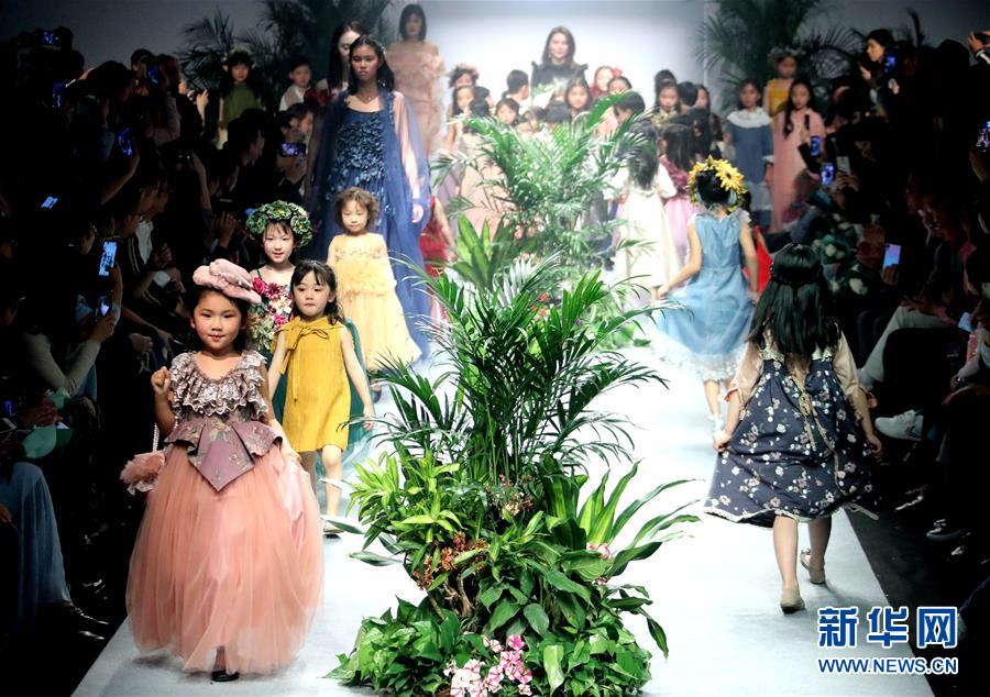 （文化）（3）上海：春天里的童装秀
