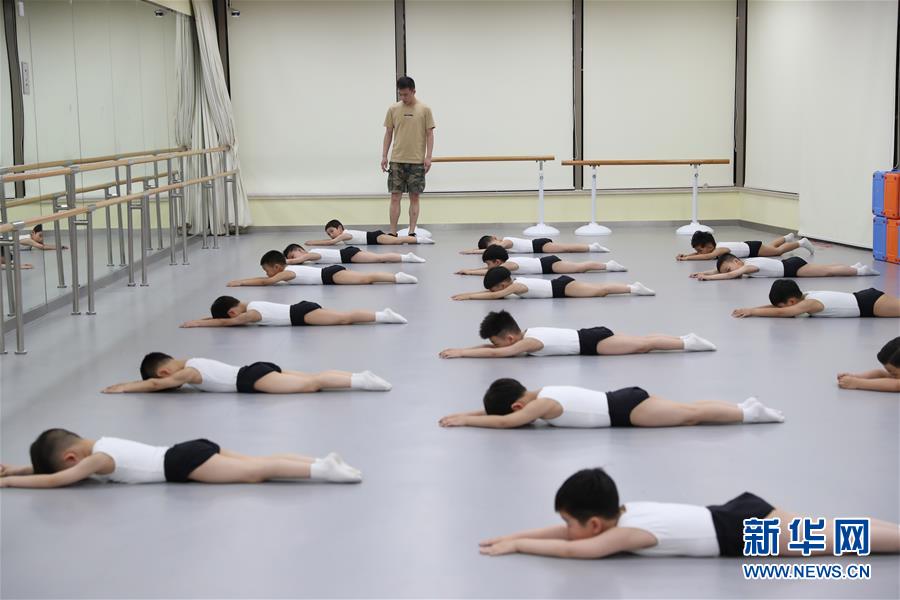 （社会）（3）学芭蕾的小男孩们
