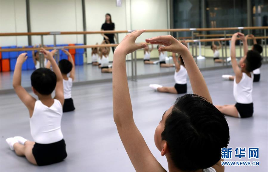 （社会）（6）学芭蕾的小男孩们