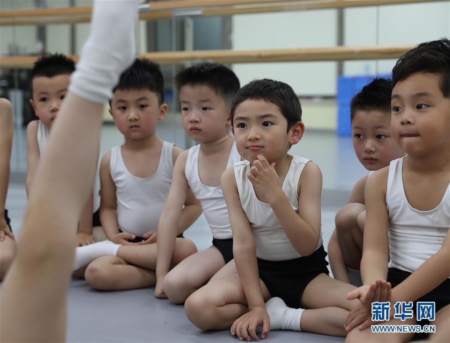 （社会）（7）学芭蕾的小男孩们