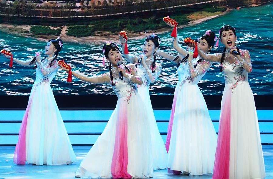 （文化）（1）第十八届群星奖颁奖晚会在上海举行