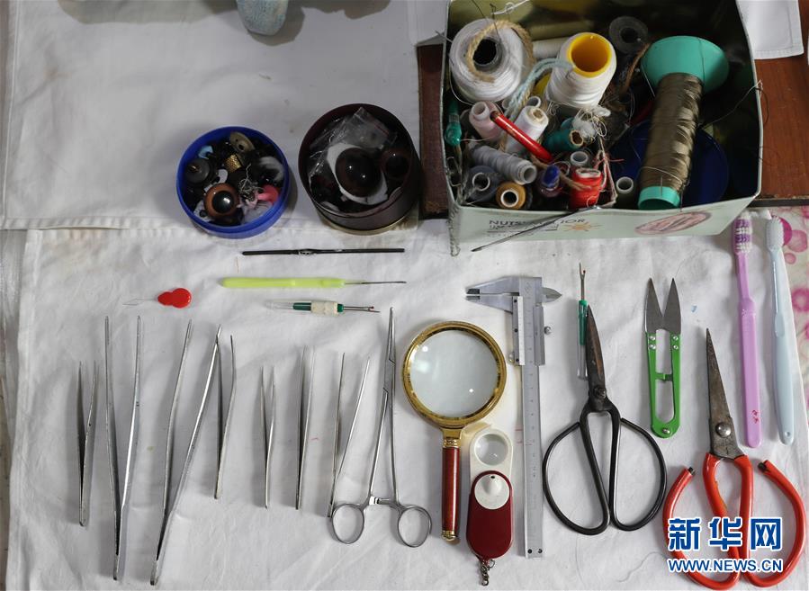 （图片故事）（8）上海：七旬老人的“毛绒娃娃医院”