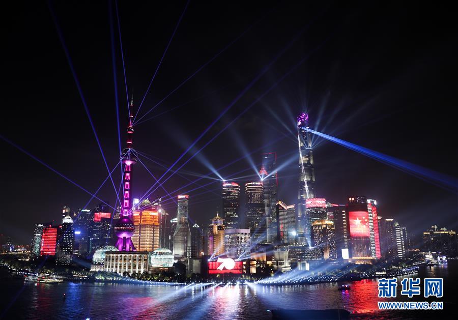 （社会）（2）上海：灯光璀璨迎国庆