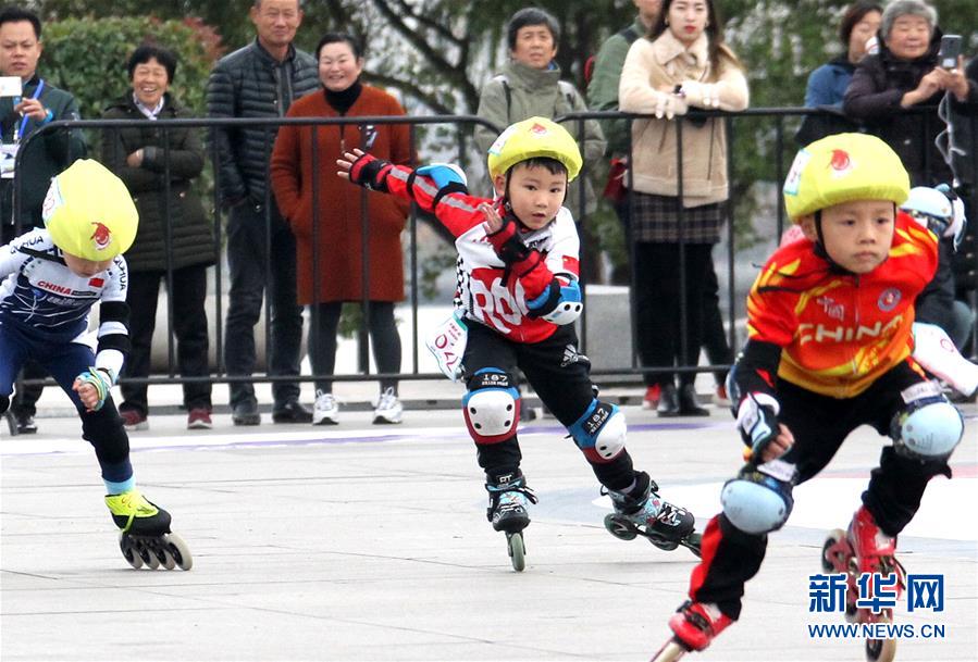 （体育）（3）2019上海城市业余联赛轮滑项目总决赛鸣枪