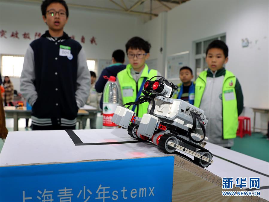 （科技）（1）上海：青少年展示创新实践能力
