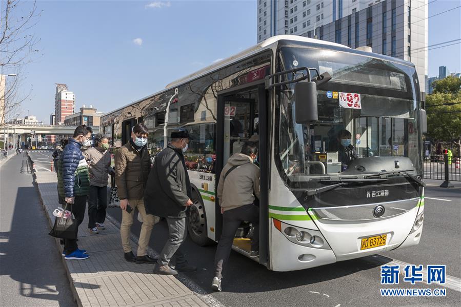 （聚焦疫情防控）上海要求乘坐公交、出租车乘客必须佩戴口罩