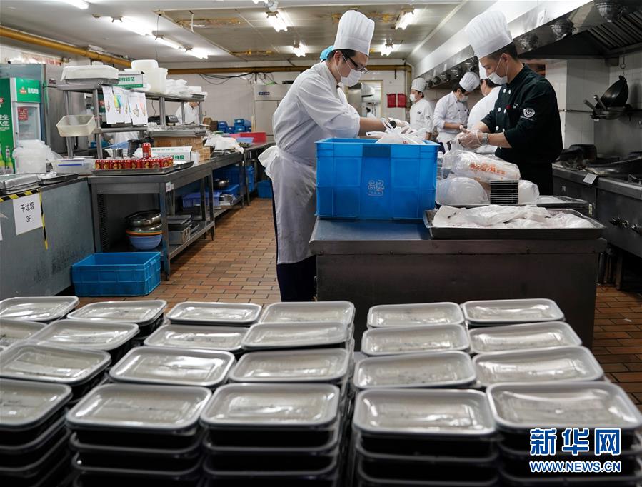 （聚焦疫情防控）（1）上海：老字号餐馆改做盒饭 助力复工人员“安心午餐”