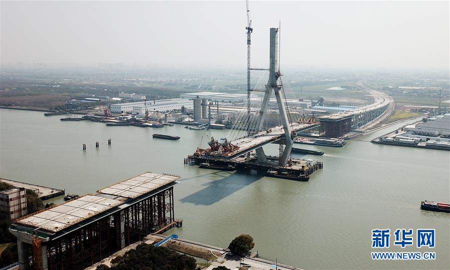 （经济）（1）上海昆阳路大桥加紧建设