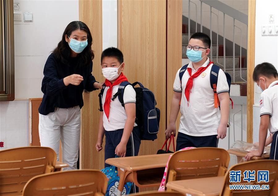 （聚焦疫情防控）（1）上海：第三批约60万名中小学生返校开学