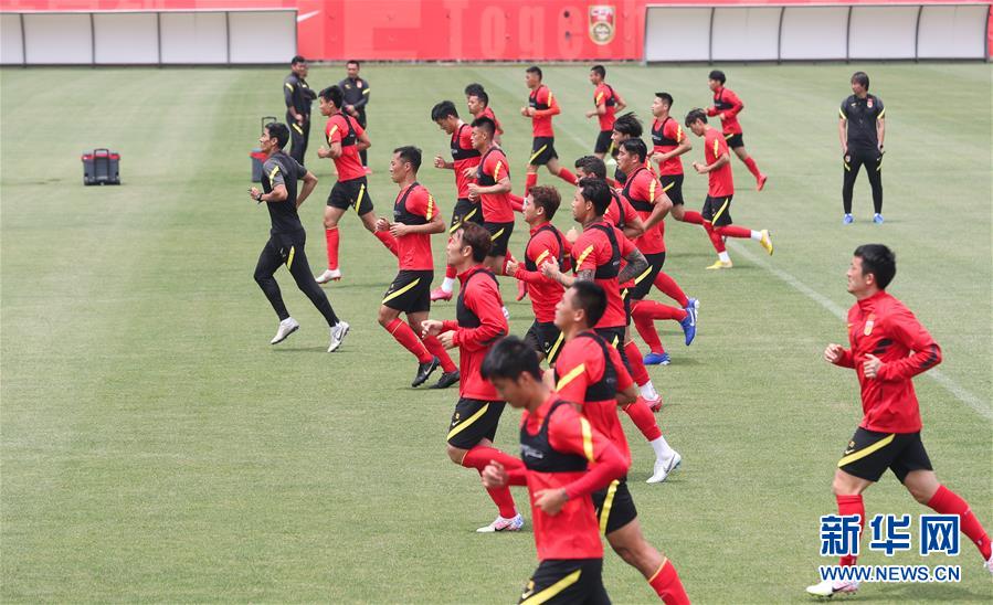 （體育）（6）足球——國足在上海訓練