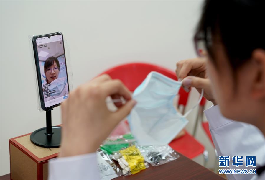 （健康）（4）上海：家庭医生开直播 社区卫生中心推进在线服务