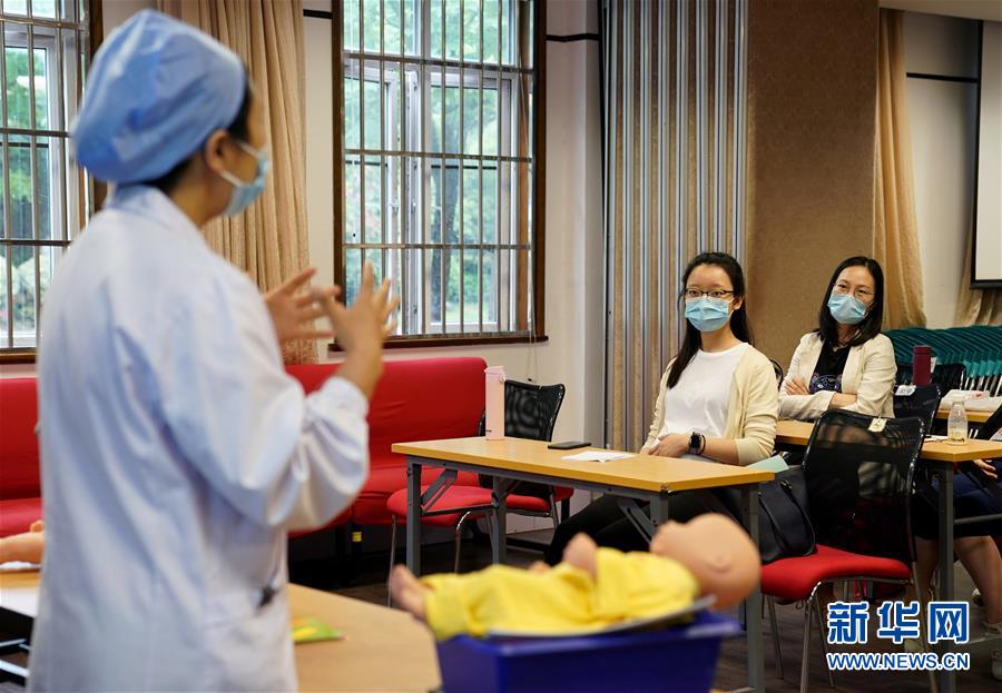 （健康）（1）上海：“準媽媽”重回課堂 “孕婦學校”線下復課