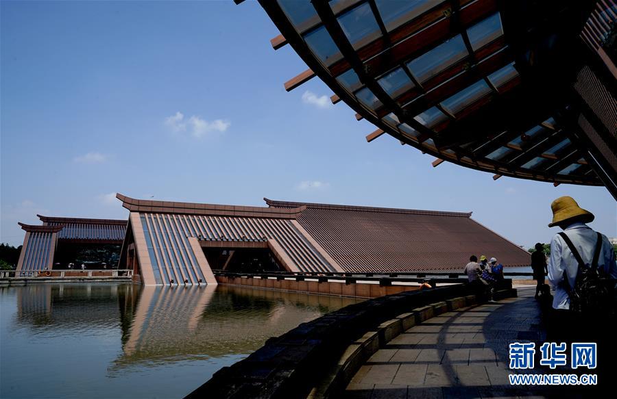 （新华视界）（1）上海：广富林文化遗址吸引游客