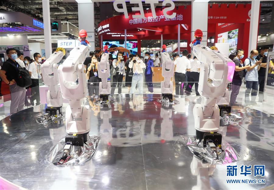 （新华视界）（3）机器人“炫技”工博会