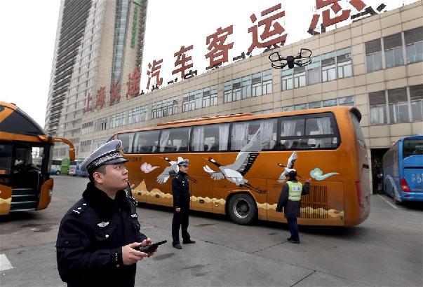上海：无人机助力交警执法