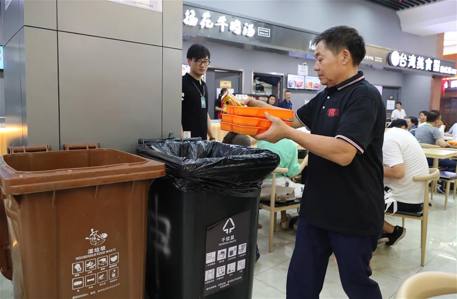 上海：国展中心保清洁 垃圾分类有章法
