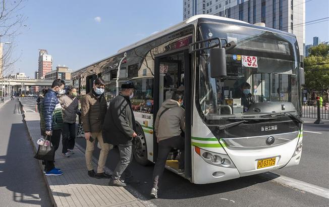 上海要求乘坐公交、出租车乘客必须佩戴口罩