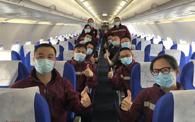上海援鄂医疗队首批返回人员抵沪
