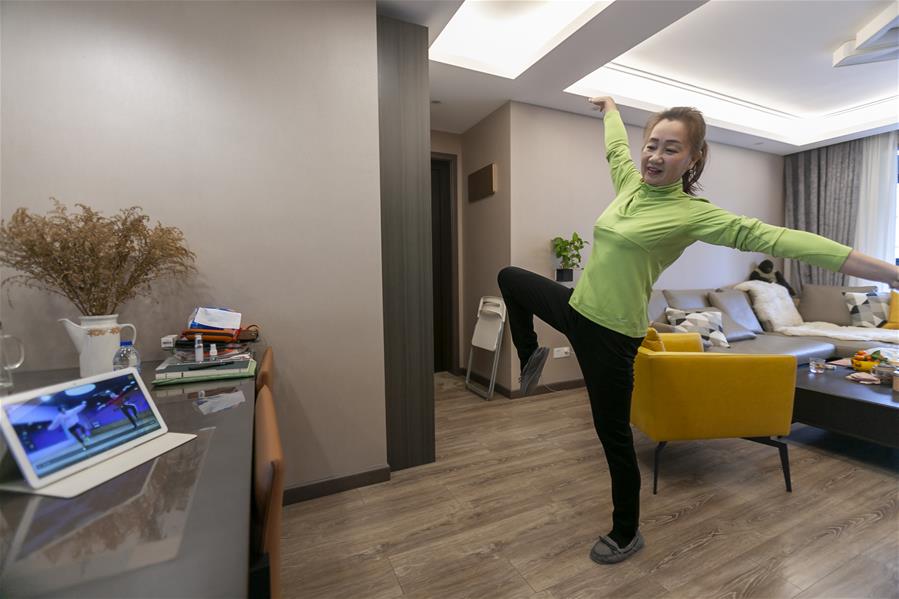 上海：市民舞蹈队成员的“宅”生活