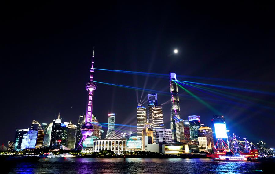 上海：燈光璀璨迎佳節