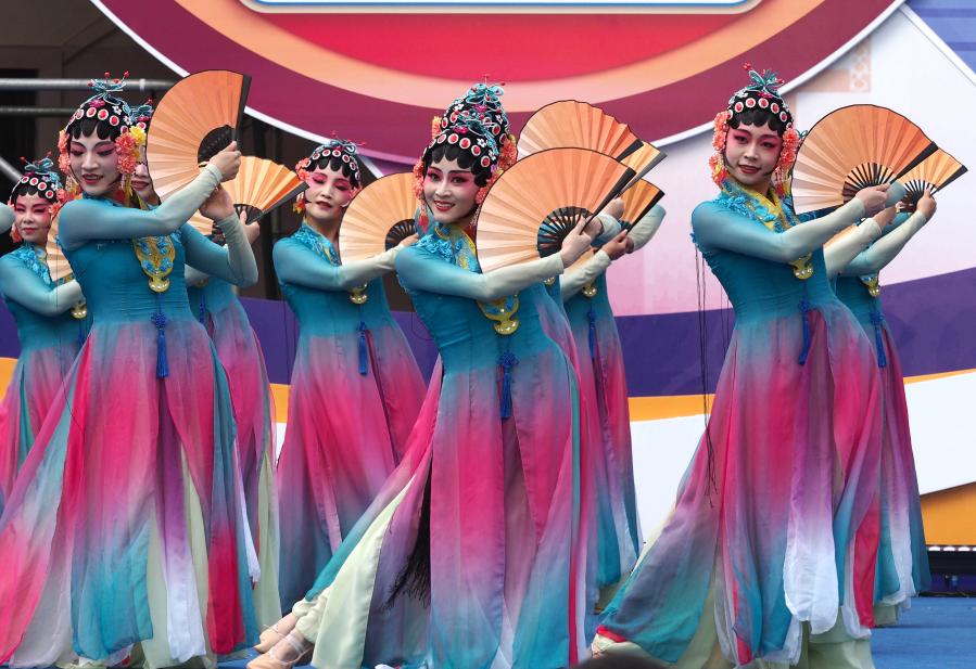 上海举行优秀广场舞作品展演
