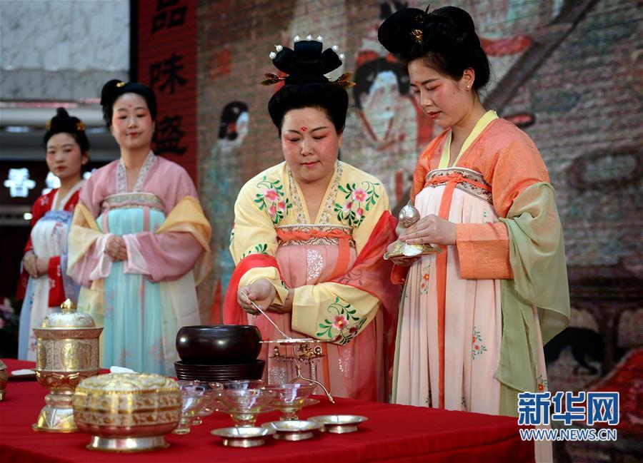 （文化）（2）西安：仿唐烹茶秀再现传统茶艺