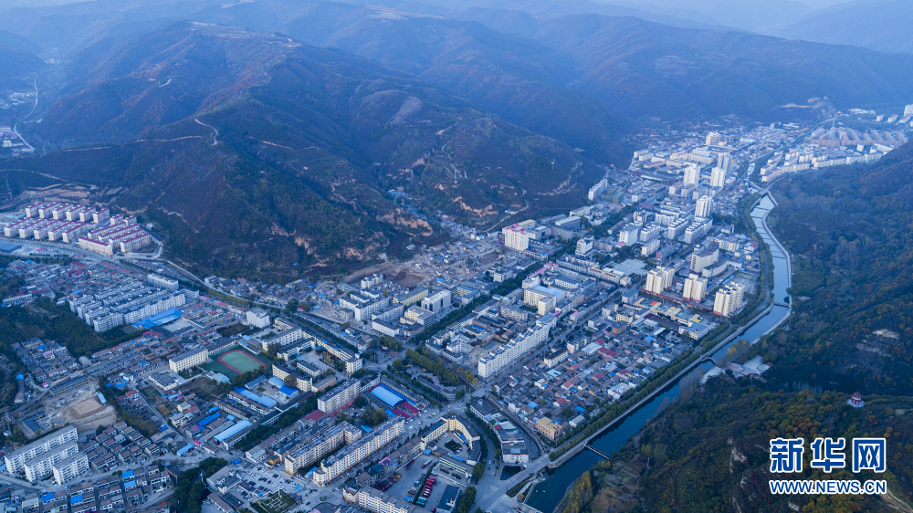 红叶灿烂胜春景 陕西黄龙迎来颜值最高旺季