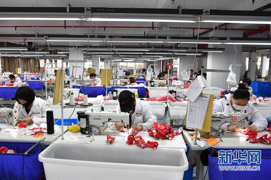 （经济）（1）陕西石泉：社区工厂全面复工