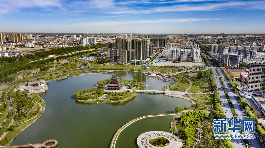 5月24日拍摄的榆林市河滨公园(无人机照片). 新华社记者 陶明 摄