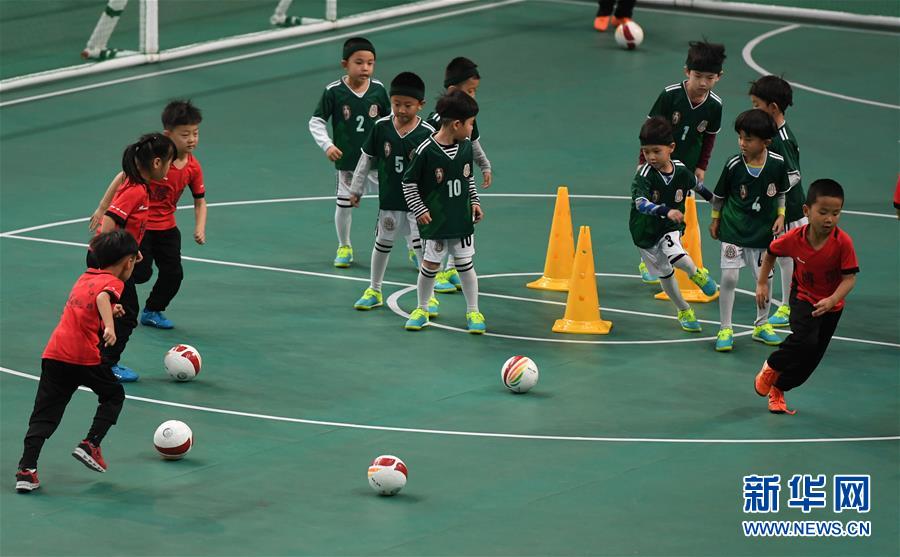 （体育）（3）足球——首届全国幼儿足球大会在京举行