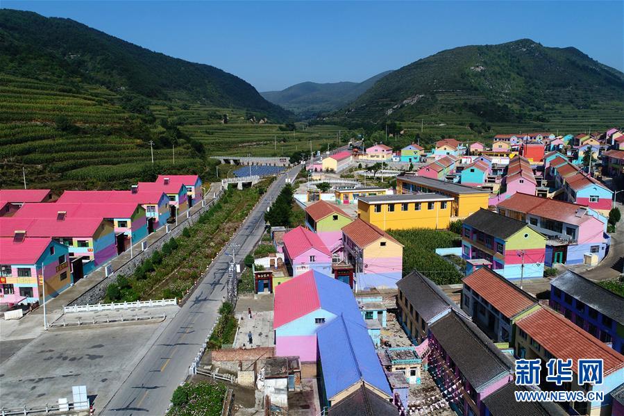 （砥砺奋进的五年）（6）太行山里的“彩色村庄”