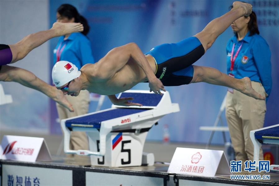 （体育）（4）游泳——全国冠军赛男子50米蛙泳：闫子贝夺冠并打破全国纪录